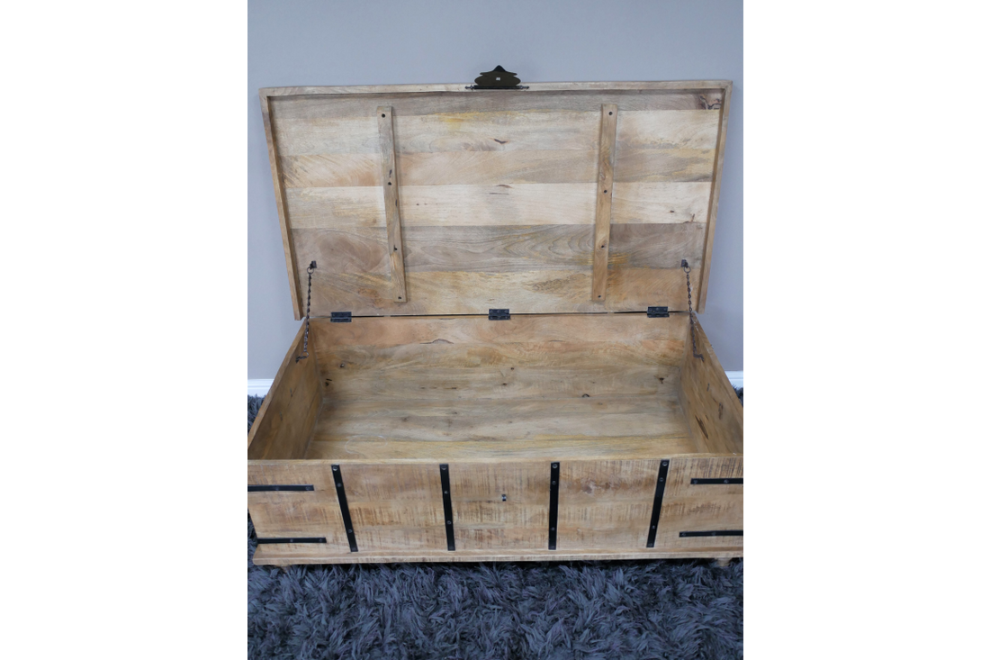 Wooden Trunk Coffee Table – Large Storage Chest with Metal