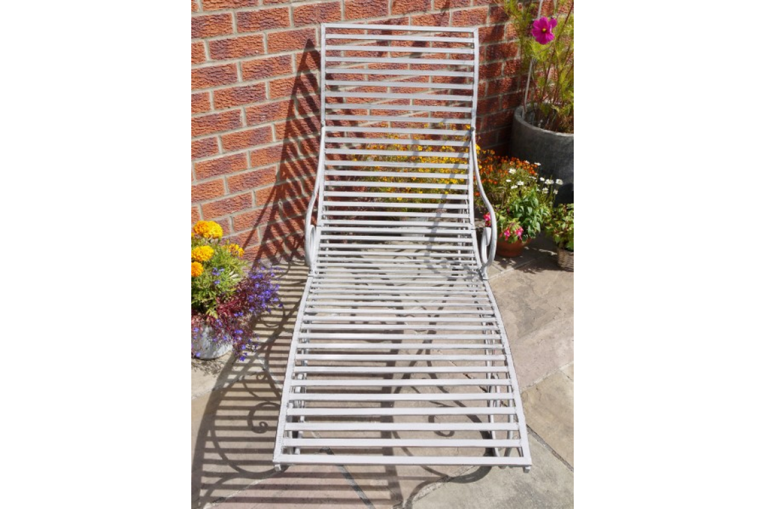Antique Grey Lounger – Outdoor Garden Lounge Chair