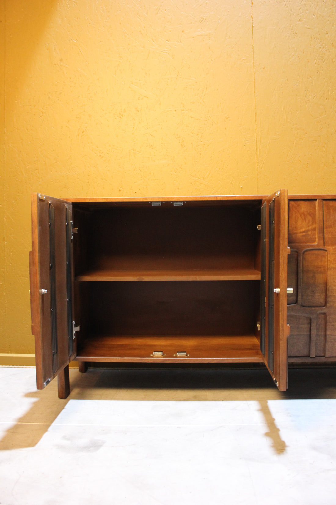 Pachar Mango Wood Carved 4 Door Sideboard